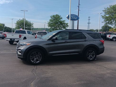 Used 2023 Ford Explorer XLT w/ Equipment Group 202A AWD/4WD image 11