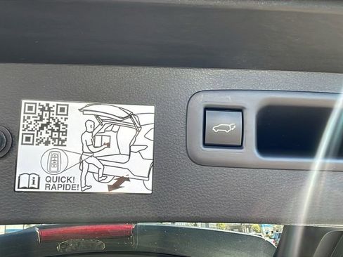 Used 2024 Toyota Highlander Limited image 34