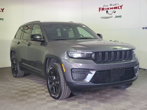 Used 2024 Jeep Grand Cherokee Altitude AWD/4WD image 2