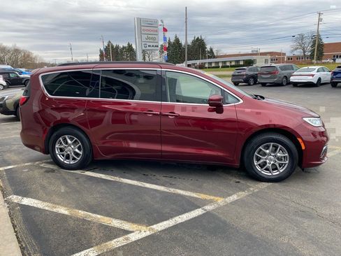 Used 2021 Chrysler Pacifica Touring w/ Cold Weather Group image 6