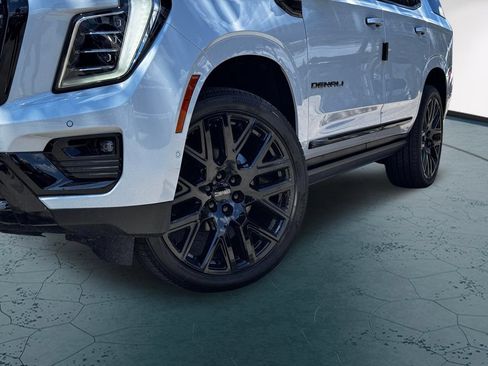 New 2026 GMC Yukon Denali Ultimate w/ LPO, Floor Liner Package AWD/4WD image 2