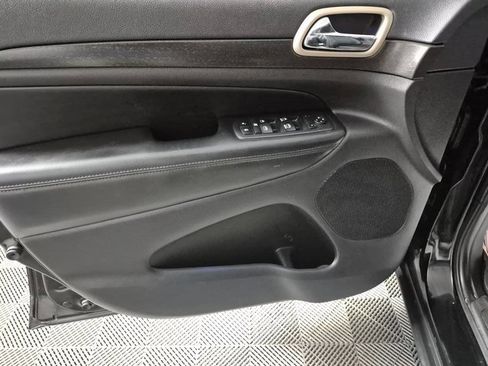 Used 2017 Jeep Grand Cherokee Laredo w/ Quick Order Package 23E image 13