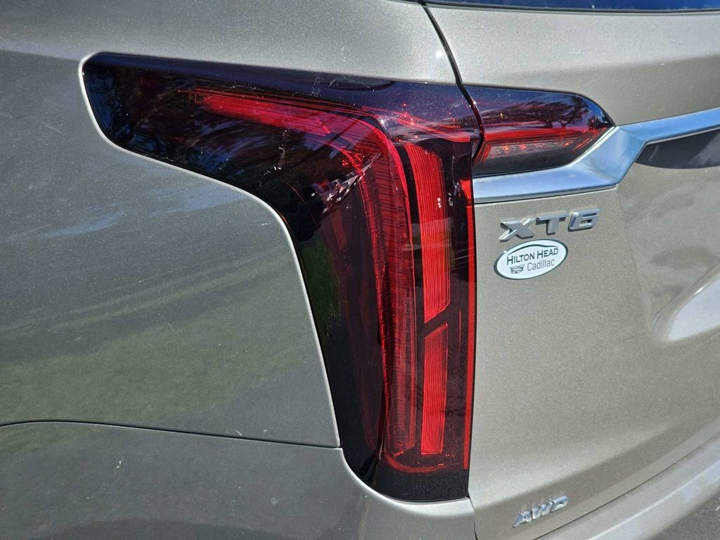 Used 2022 Cadillac XT6 Premium Luxury w/ Technology Package AWD/4WD image 11