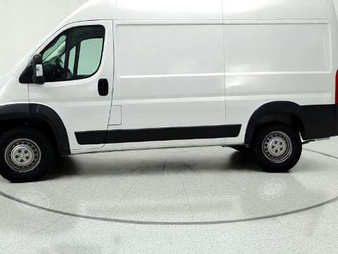 Used 2024 RAM ProMaster 2500 w/ Convenience Group FWD image 4