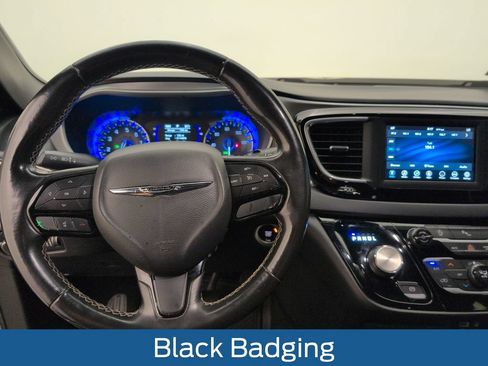 Used 2020 Chrysler Pacifica Touring w/ S Appearance Package FWD image 22