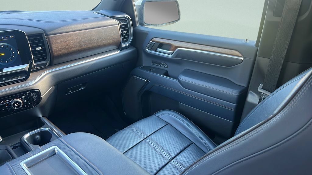 Used 2022 Chevrolet Silverado 1500 High Country w/ High Country Premium Package AWD/4WD image 13