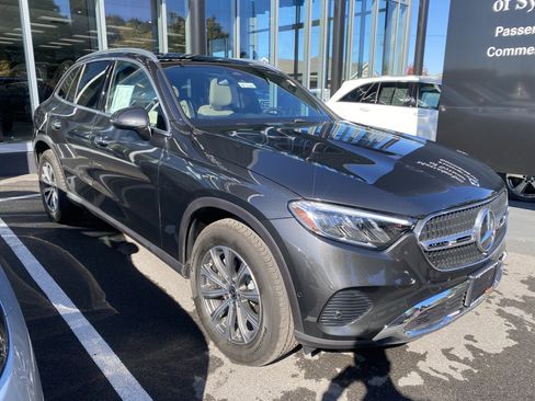 Used 2025 Mercedes-Benz GLC 300 4MATIC image 2