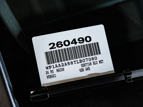 Certified 2026 Porsche Macan AWD/4WD image 30