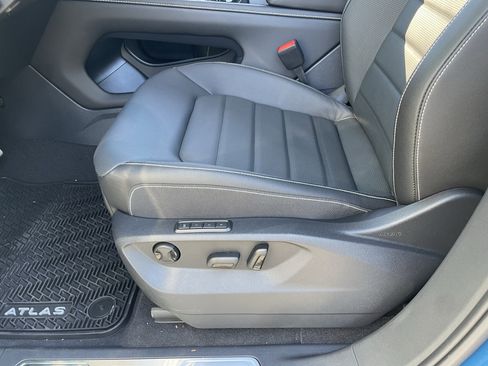 New 2026 Volkswagen Atlas Cross Sport SEL R-Line image 17