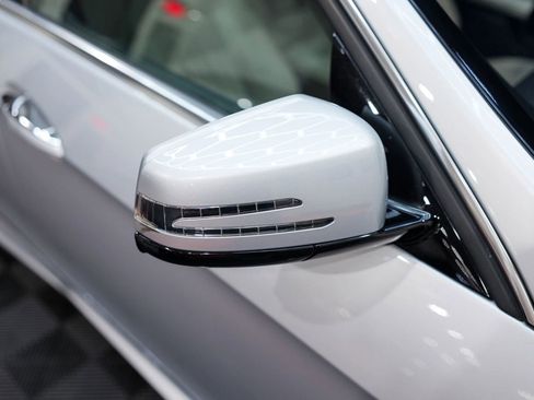 Used 2010 Mercedes-Benz E 550 4MATIC Sedan image 6