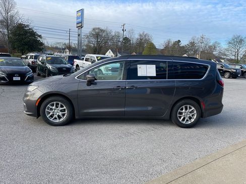 Used 2022 Chrysler Pacifica Touring-L image 5