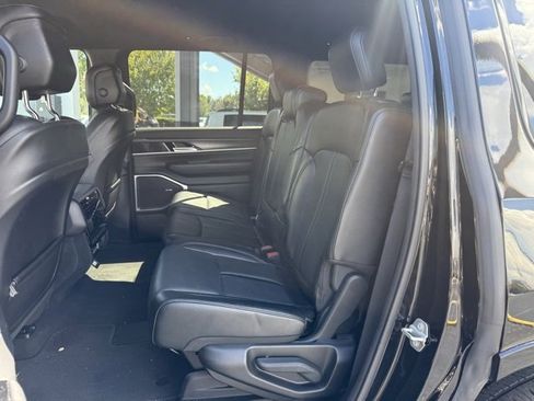 Used 2024 Jeep Wagoneer Series II w/ Flexible Seating Group image 14