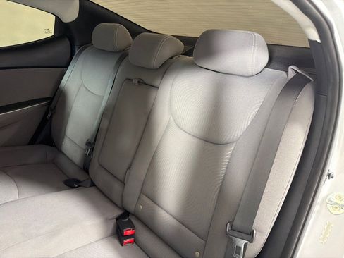 Used 2015 Hyundai Elantra SE FWD image 19