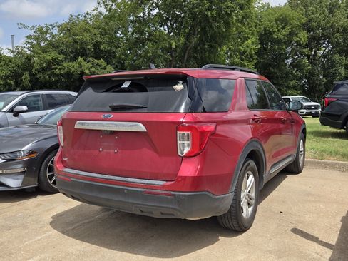 Used 2023 Ford Explorer XLT RWD image 4