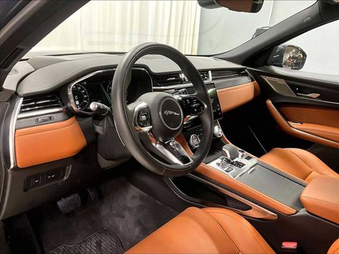 Used 2025 Jaguar F-PACE R-Dynamic S image 7