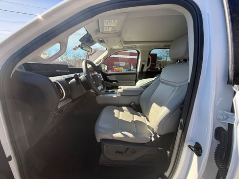 Used 2025 Ford Expedition Max Active AWD/4WD image 14