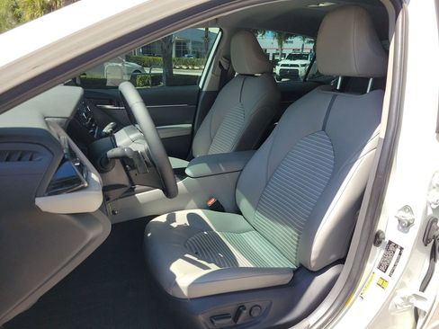 Used 2023 Toyota Camry SE image 16