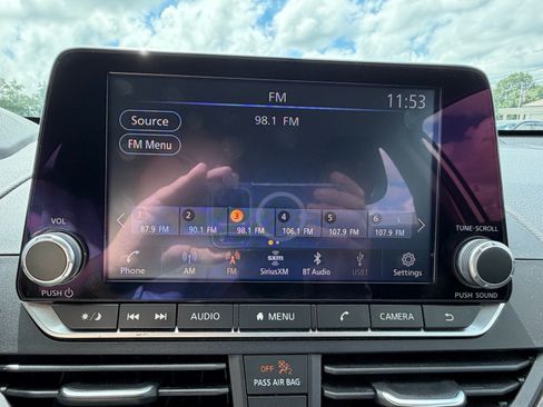 Used 2024 Nissan Altima 2.5 SV FWD image 40