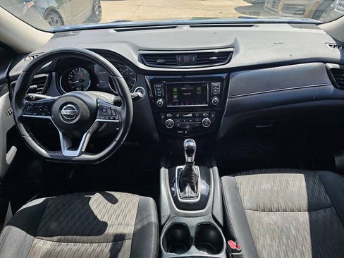 Used 2018 Nissan Rogue SV w/ Premium Package FWD image 12
