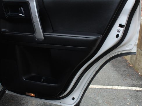 Used 2015 Toyota 4Runner SR5 image 16