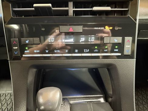 Used 2019 Toyota Avalon XSE image 19