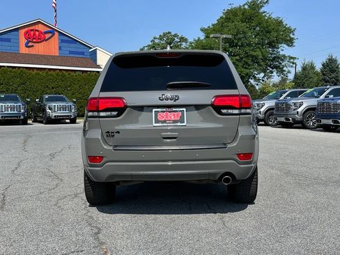Used 2020 Jeep Grand Cherokee Altitude AWD/4WD image 10