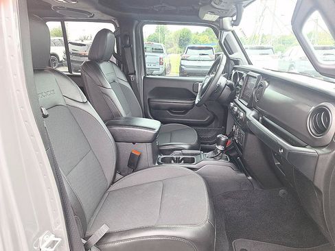 Used 2023 Jeep Gladiator Sport AWD/4WD image 21
