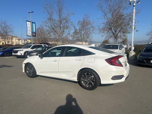 Used 2018 Honda Civic EX image 4