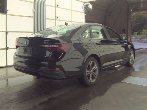 Used 2024 Volkswagen Jetta SE FWD image 5