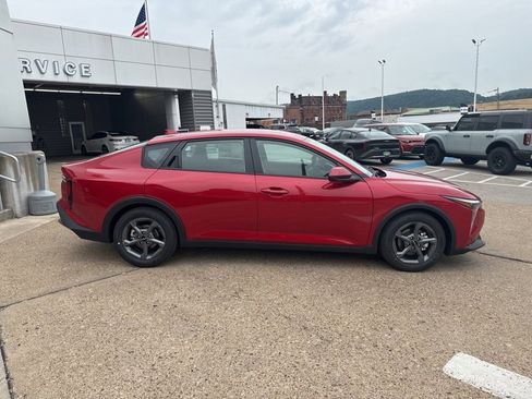 New 2025 Kia K4 LXS image 8