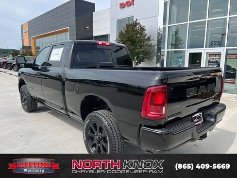New 2026 RAM 2500 Laramie AWD/4WD image 18