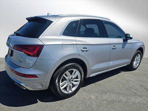 Used 2023 Audi Q5 2.0T Premium w/ Convenience Package image 3