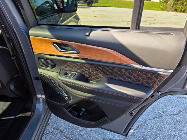 New 2027 Jeep Grand Cherokee Summit AWD/4WD image 13