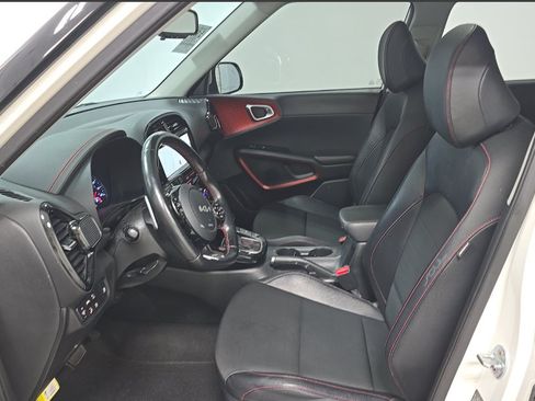 Used 2022 Kia Soul Turbo FWD image 4