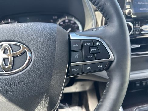 Used 2021 Toyota Highlander Limited FWD image 59