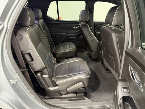Used 2023 Chevrolet Traverse Premier image 37
