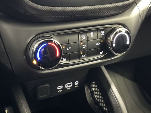 Used 2022 Chevrolet TrailBlazer LT FWD image 19