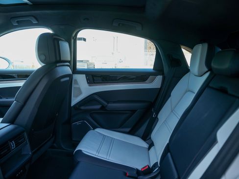 Used 2026 Porsche Cayenne GTS image 28