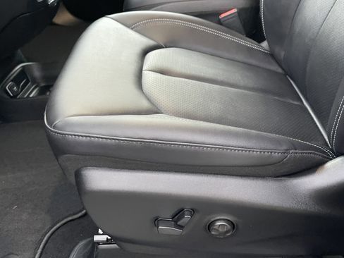 New 2026 Chrysler Pacifica Select image 15