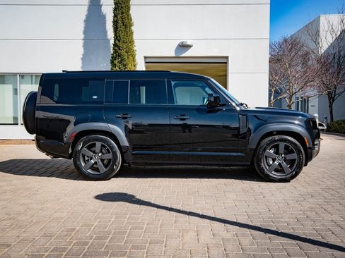 Used 2023 Land Rover Defender 130 X-Dynamic SE image 11