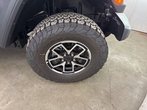 Used 2025 Jeep Wrangler Unlimited Rubicon image 19