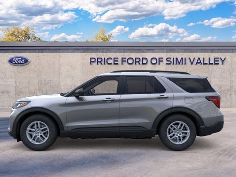 Used 2026 Ford Explorer Active AWD/4WD image 3
