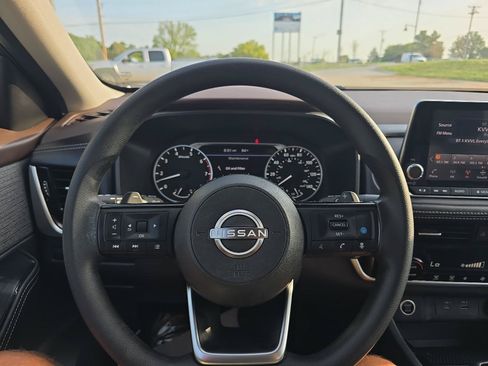 Used 2022 Nissan Rogue SV AWD/4WD image 30