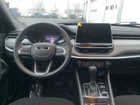 Used 2025 Jeep Compass Sport image 10