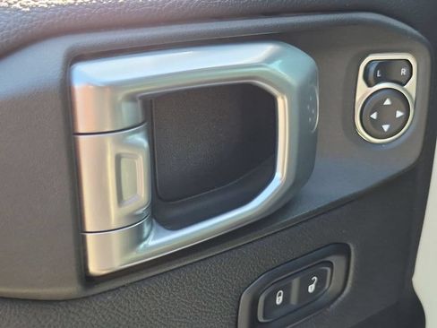 Used 2022 Jeep Gladiator Rubicon AWD/4WD image 15