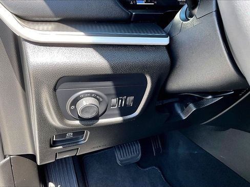 Used 2024 Jeep Grand Cherokee Altitude AWD/4WD image 36