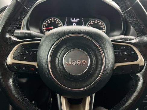 Used 2017 Jeep Renegade Latitude w/ Popular Equipment Group AWD/4WD image 24