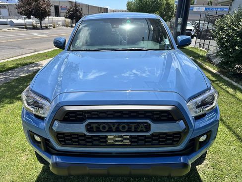 Used 2019 Toyota Tacoma TRD Off-Road w/ Technology Package AWD/4WD image 12