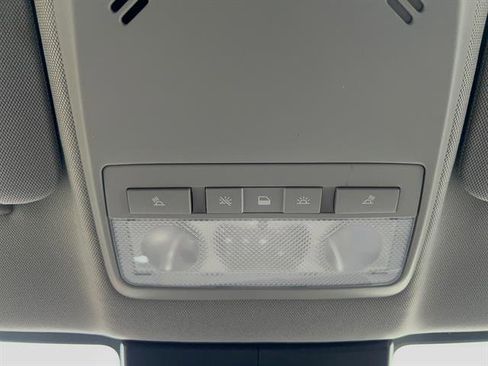 Used 2022 Chevrolet Trax LT w/ LT Convenience Package image 26