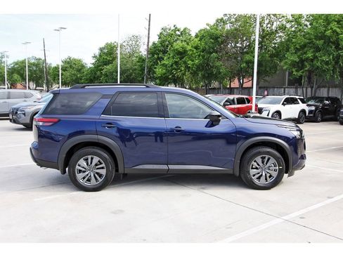 New 2026 Nissan Pathfinder SV w/ SV Premium Package FWD image 5